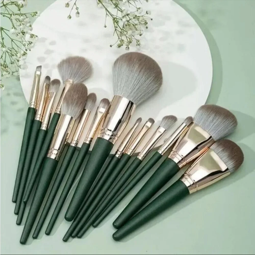 14pc Makeup Brush Set ❤️